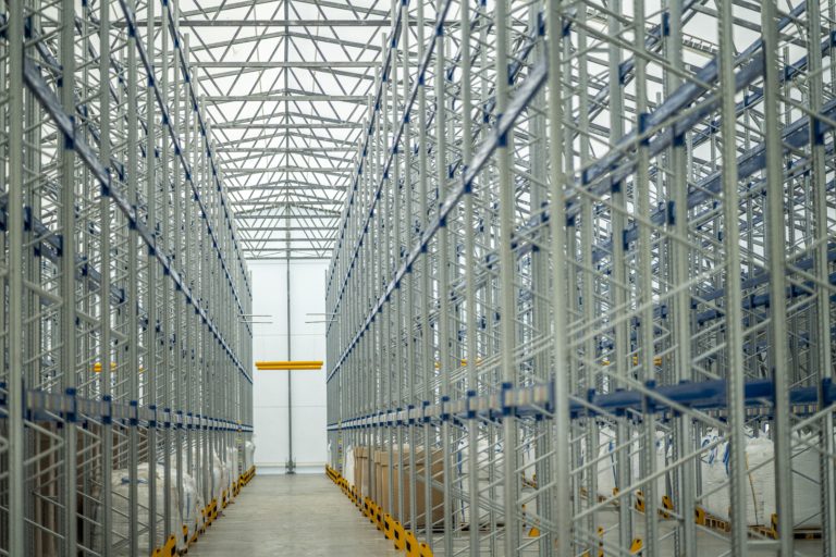 Finest-Hall Factory OÜ toodetud ja paigaldatud PVC hall mõõtudega 30x88m, kõrgusega 6,5m Stark Locistics AS-le.
