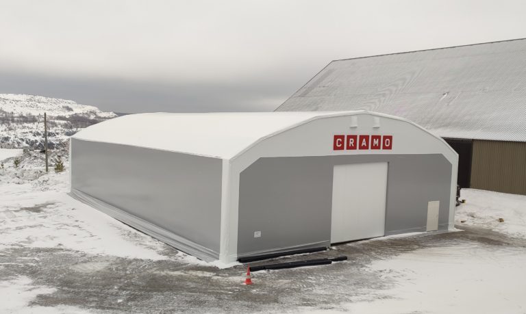 Finest-Hall Factory OÜ toodetud ja paigaldatud PVC hall mõõtudega 20x30,25m, kõrgusega 5,6m Cramo Finland OY-le.