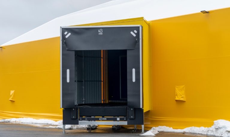 Finest-Hall Factory OÜ toodetud ja paigaldatud päikesepaneelidega PVC hall mõõtudega 35x40 m, kõrgusega 5 m Eesti Kalatootjate Keskühistule.