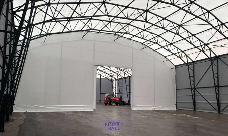 Finest-Hall Factory OÜ toodetud ja paigaldatud PVC hall mõõtudega 20x36m, kõrgusega 5,6 meetrit + varikatus mõõtudega 4x12m, kõrgusega 4 meetrit Soilfood Oy-le.