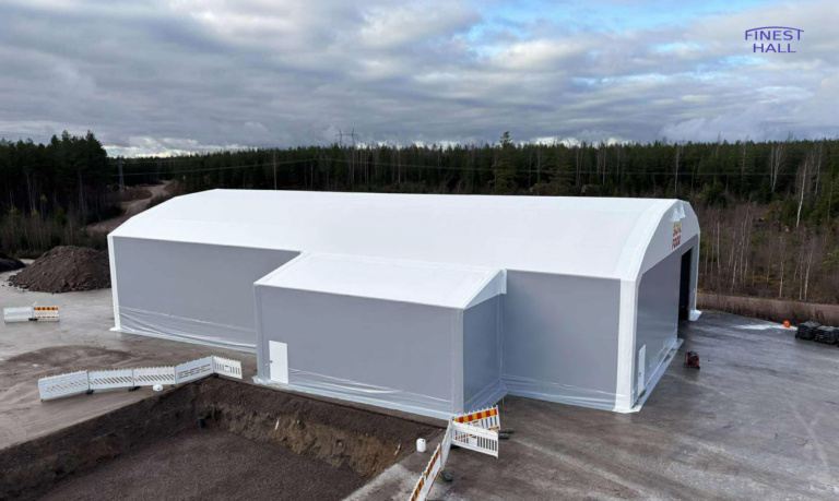 Finest-Hall Factory OÜ toodetud ja paigaldatud PVC hall mõõtudega 20x36m, kõrgusega 5,6 meetrit + varikatus mõõtudega 4x12m, kõrgusega 4 meetrit Soilfood Oy-le.