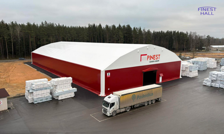 Finest-Hall Factory OÜ toodetud ja paigaldatud PVC hall mõõtudega 40x80m, kõrgusega 7 meetrit Pinest AS-le.